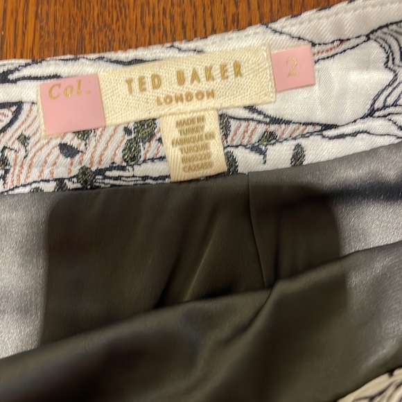Ted Baker London Skirt. Black & white. Size 6 - Picture 3 of 12